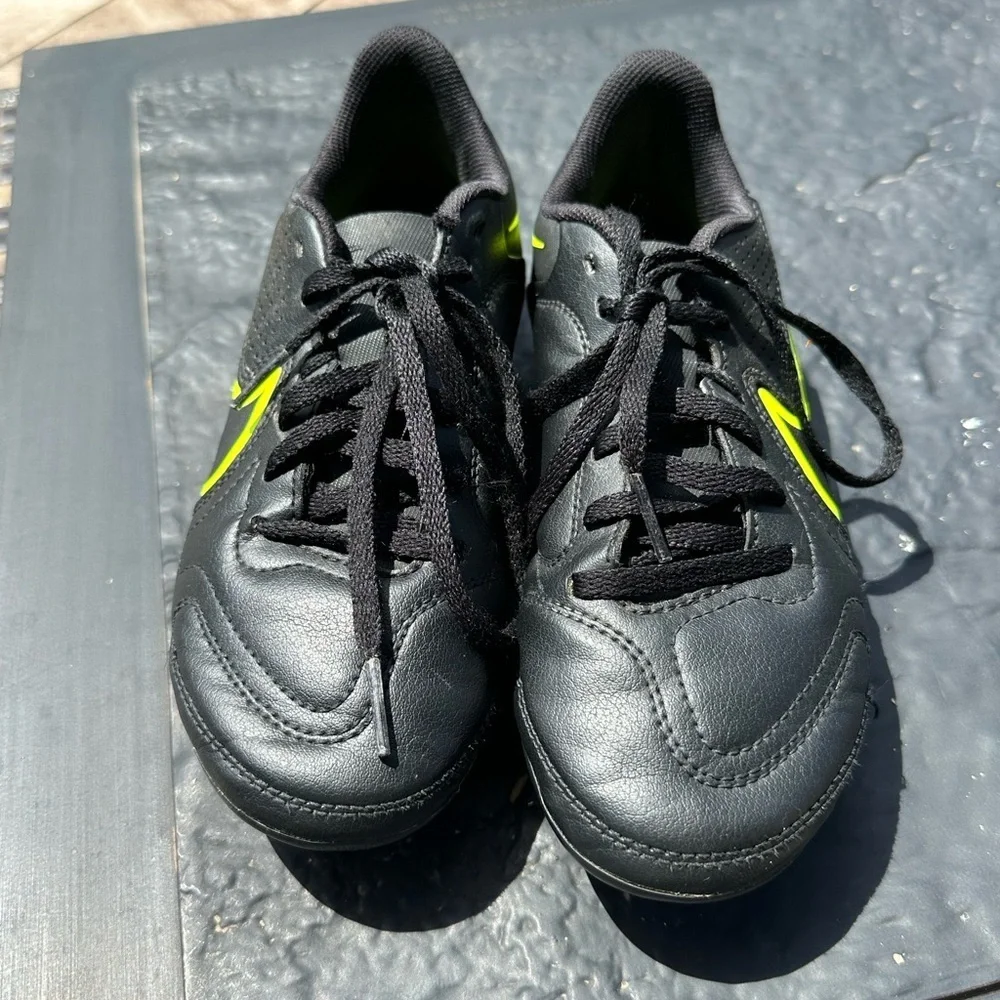 Nike Tiempo Black Volt Soccer Cleats Football Boots Soccercore Youth 2Y